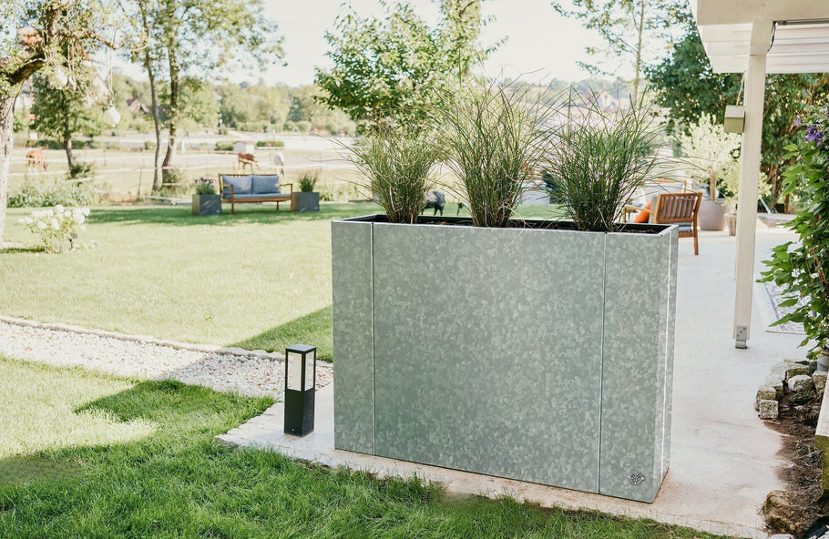 Durabilité au jardin : parterres surélevés en métal comparés à ceux en bois et en plastique