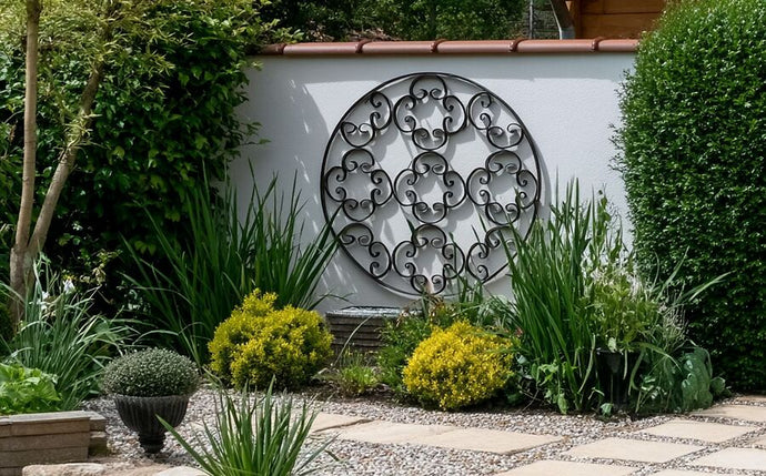 Abbellisci le pareti di casa: idee creative con tralicci e piante