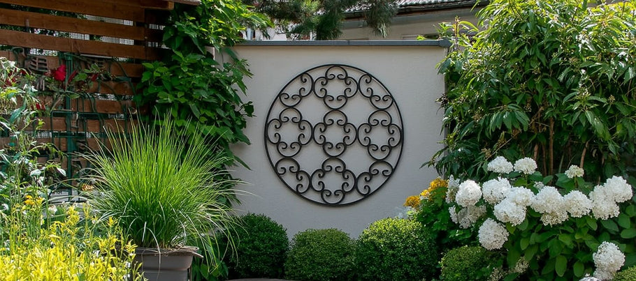 Abbellisci le pareti di casa: idee creative con tralicci e piante