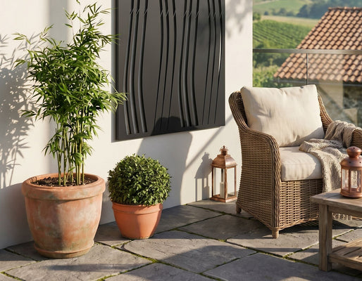 Arredare un balcone piccolo – Idee per aggiungere un tocco di verde con vasi, graticci e aiuole rialzate